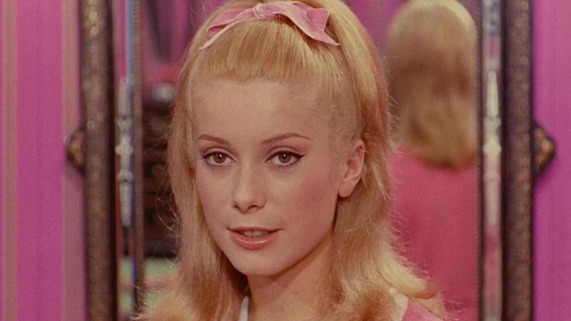 دانلود فیلم The Umbrellas of Cherbourg 1964