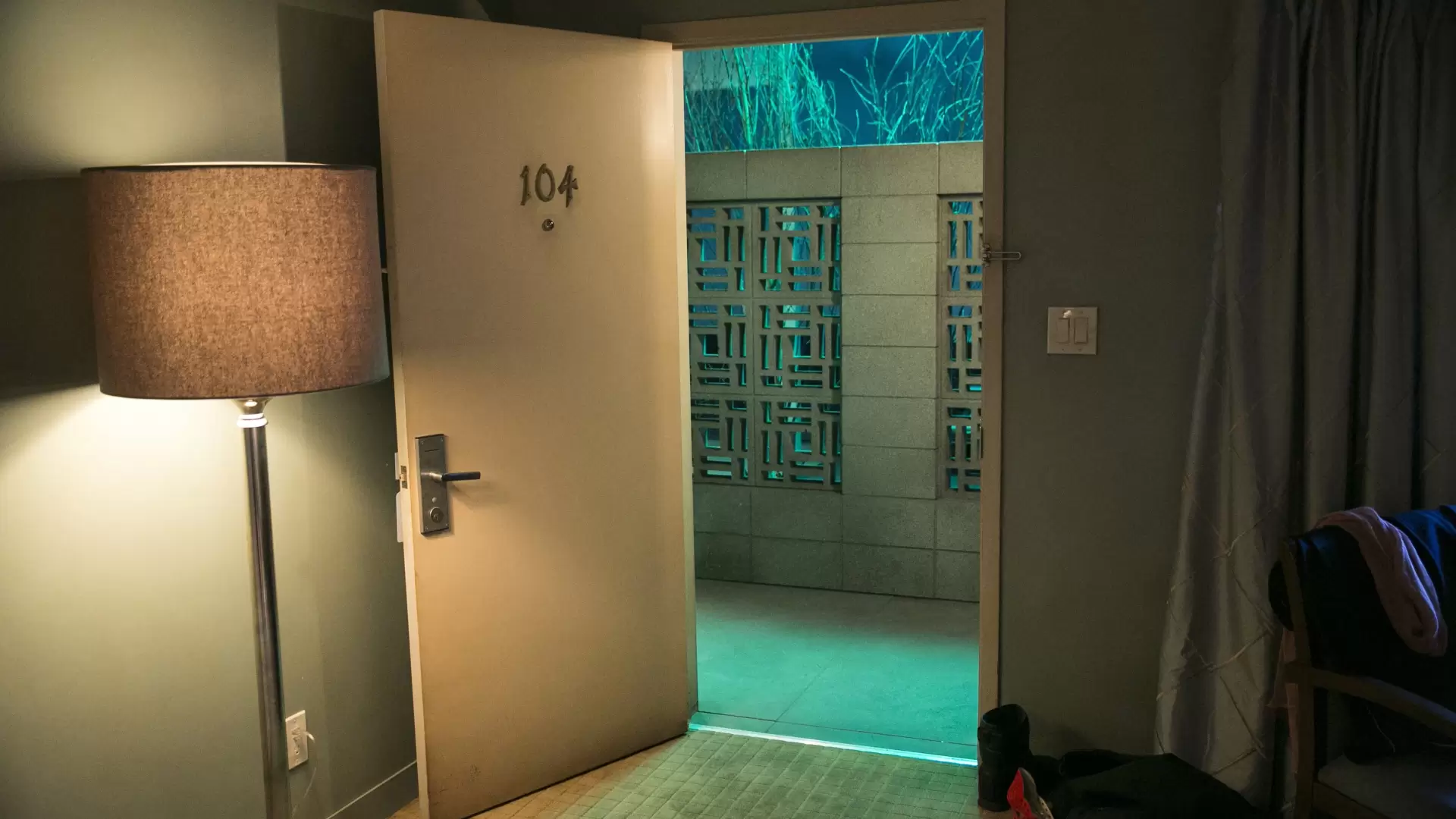 دانلود سریال Room 104